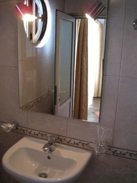 Family Hotel Hit Китен Экстерьер фото