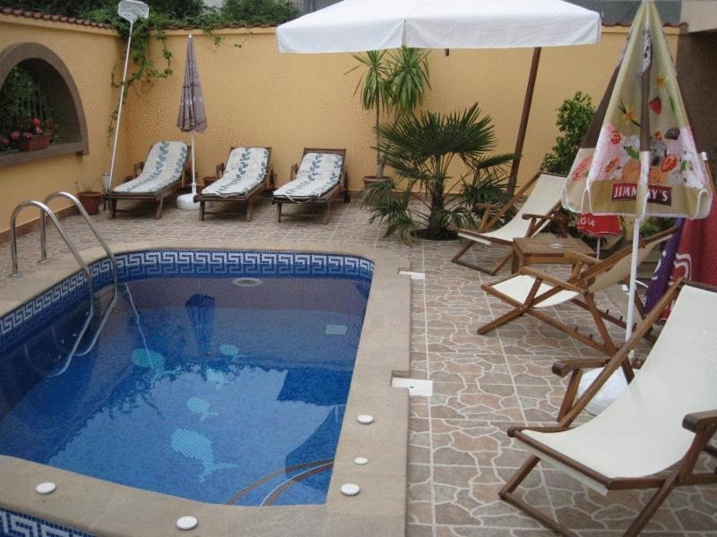 Family Hotel Hit Китен Экстерьер фото