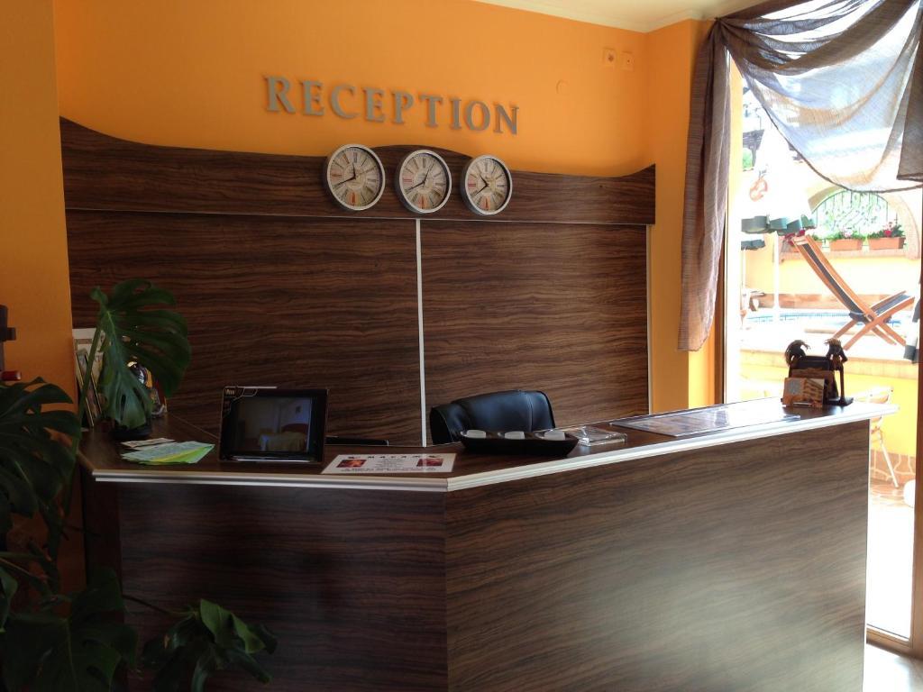 Family Hotel Hit Китен Экстерьер фото